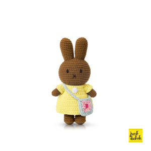 nina handmade en haar pastel gele jurk + bloementasje