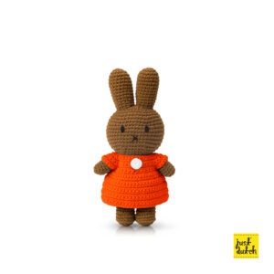 nina handmade en haar oranje jurk