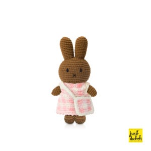 Nina handmade en haar pastel roze ruitjes jurk + tasje